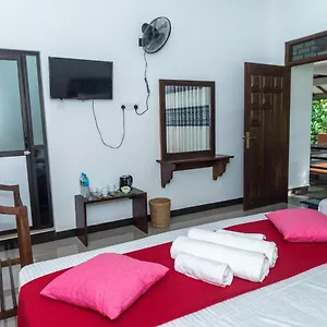 Sadee's Place Hotel
